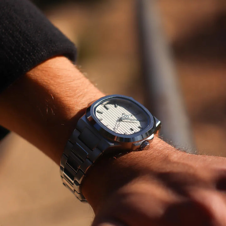 Relógio Prateado Luxotrix