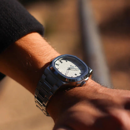 Relógio Prateado Luxotrix